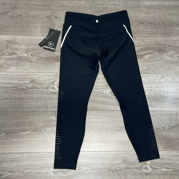 NWT 90 Degree By Reflex 7/8 Ankle Tight Legging Black Perforations M - Picture 15 of 15